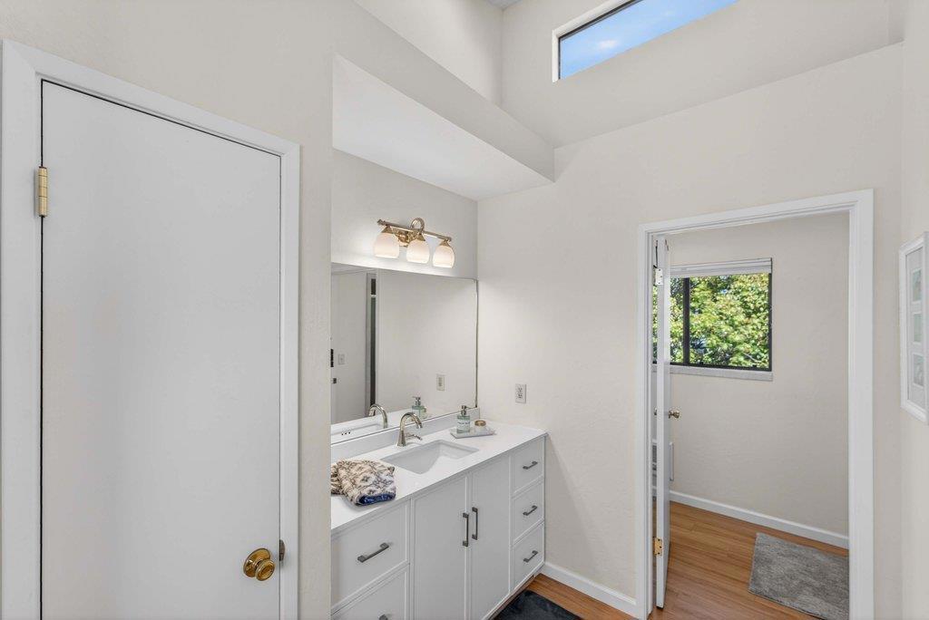 300 Columbia Street Property Photo 24