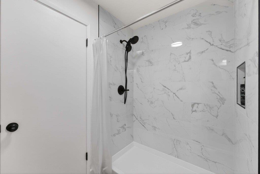 300 Columbia Street Property Photo 28