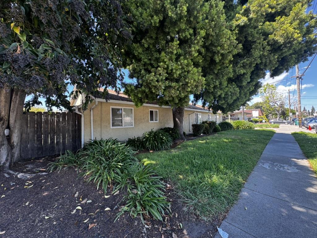 26047 Gading Road Property Photo 10