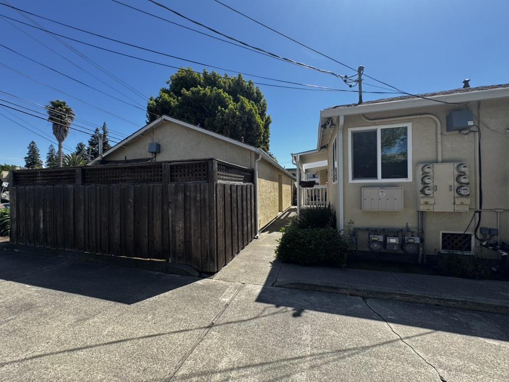 26047 Gading Road Property Photo 18
