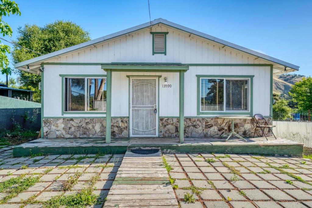 13590 Fair Oak Road Property Photo 1