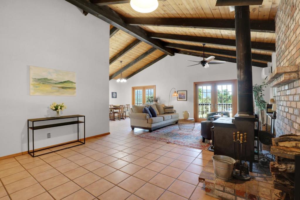 19235 Cachagua Road Property Photo 3