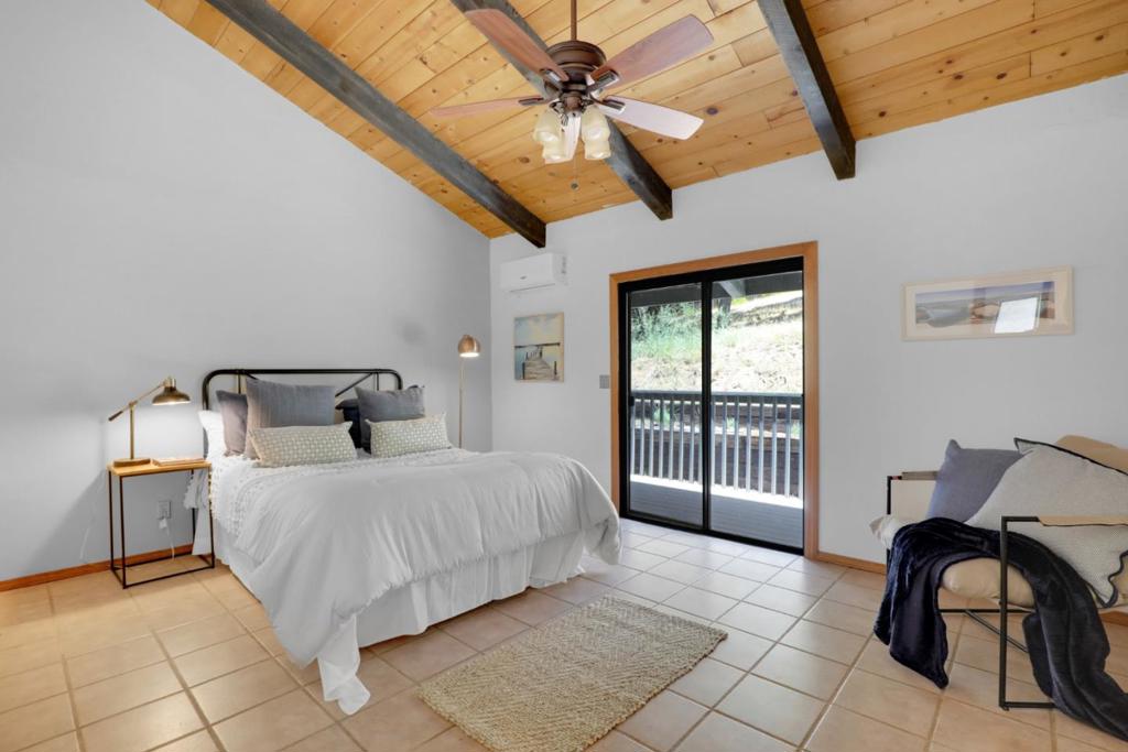 19235 Cachagua Road Property Photo 11