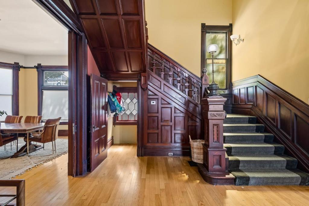 1833 Clinton Avenue Property Photo 10