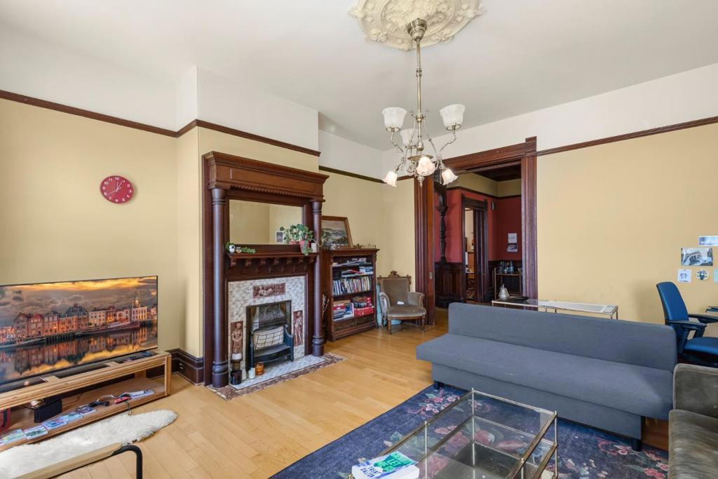 1833 Clinton Avenue Property Photo 11