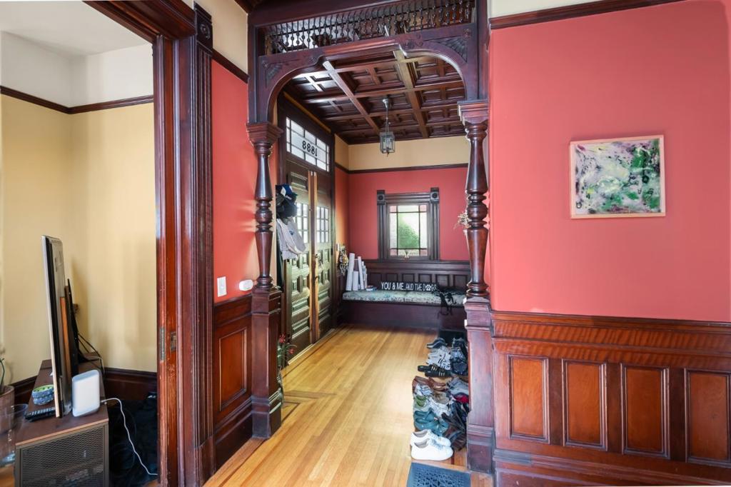 1833 Clinton Avenue Property Photo 13