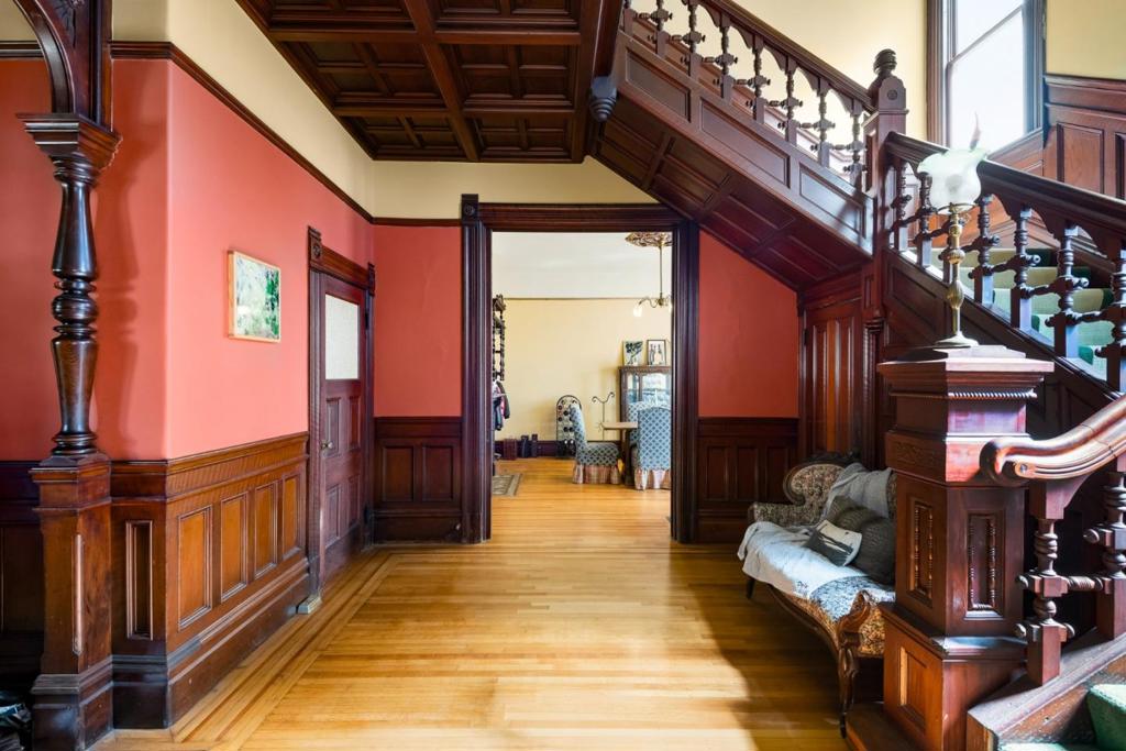 1833 Clinton Avenue Property Photo 15
