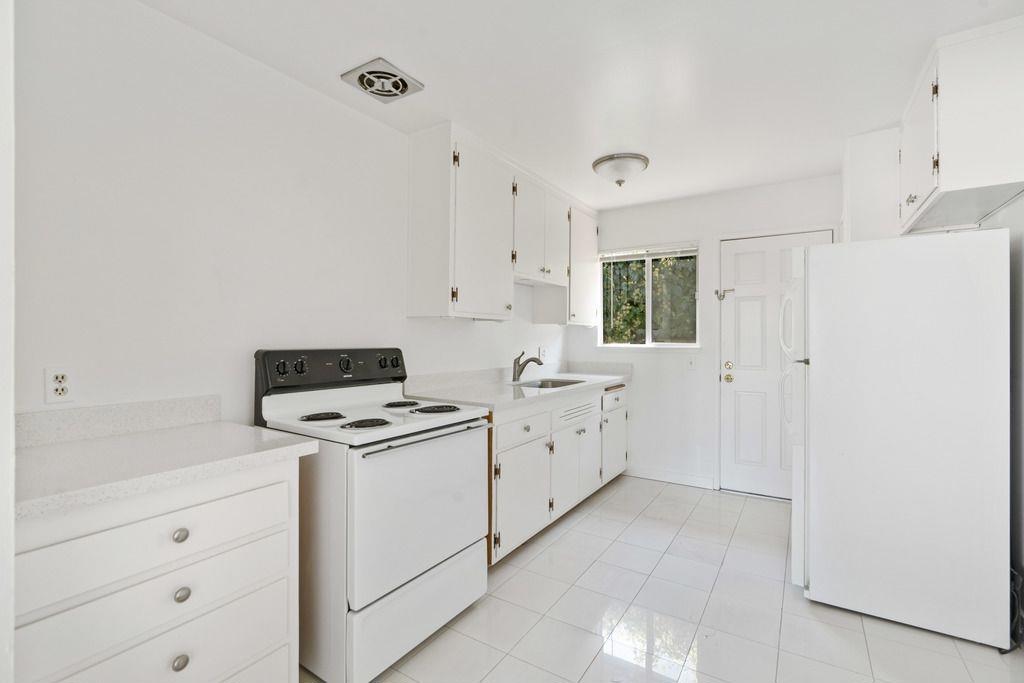 1833 Clinton Avenue Property Photo 23