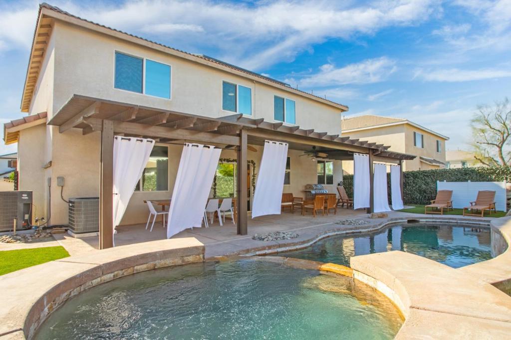 83624 Glendora Ridge Avenue Property Photo 1