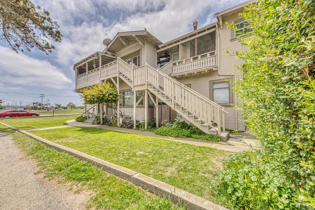 1200 W Market Circle Property Photo 3