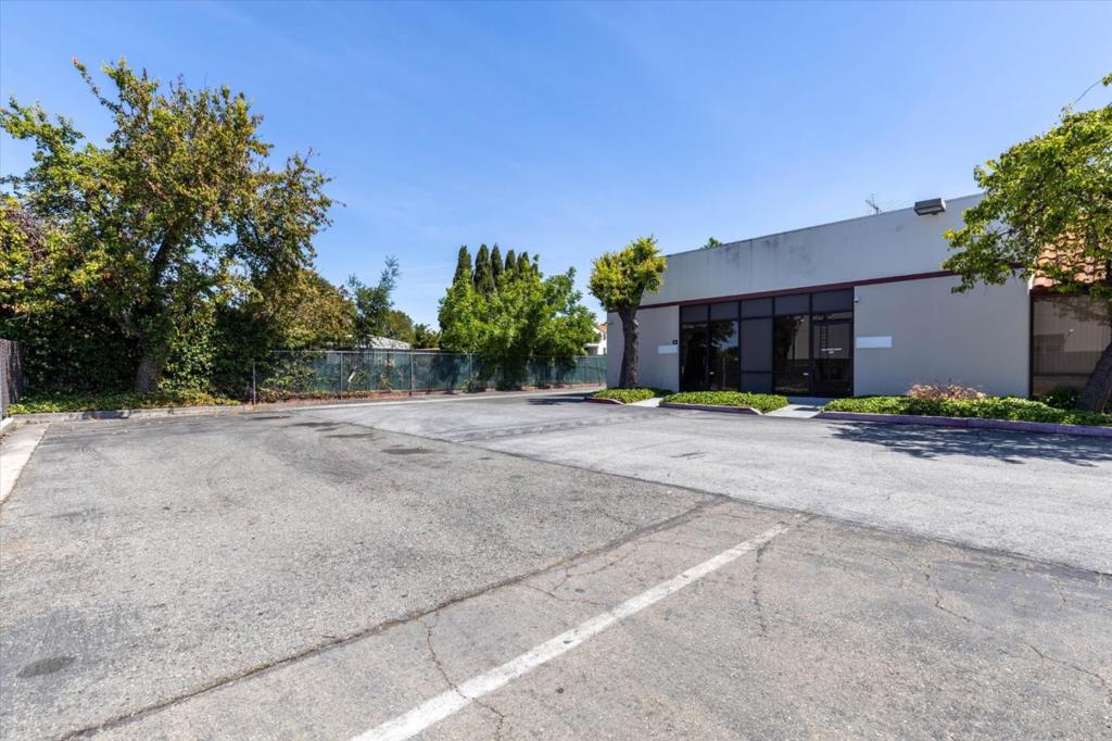 233 E Weddell Drive M Property Photo 3