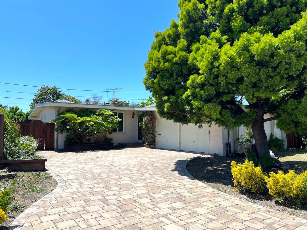 183 Thompson Square Property Photo 1