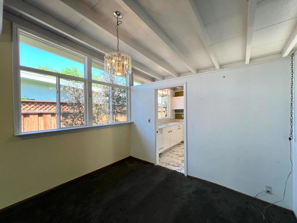 183 Thompson Square Property Photo 10