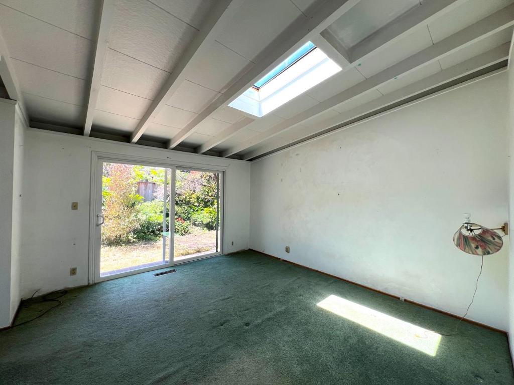 183 Thompson Square Property Photo 13