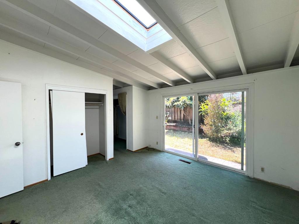 183 Thompson Square Property Photo 14