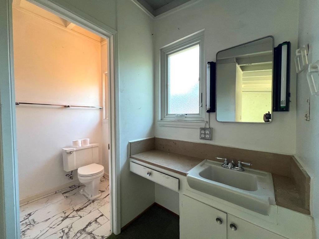 183 Thompson Square Property Photo 15