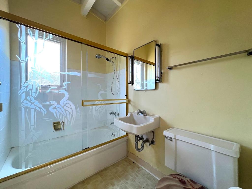183 Thompson Square Property Photo 18