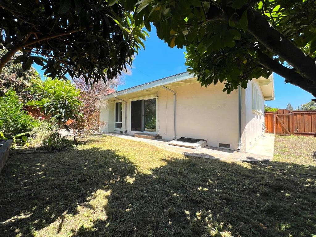 183 Thompson Square Property Photo 20