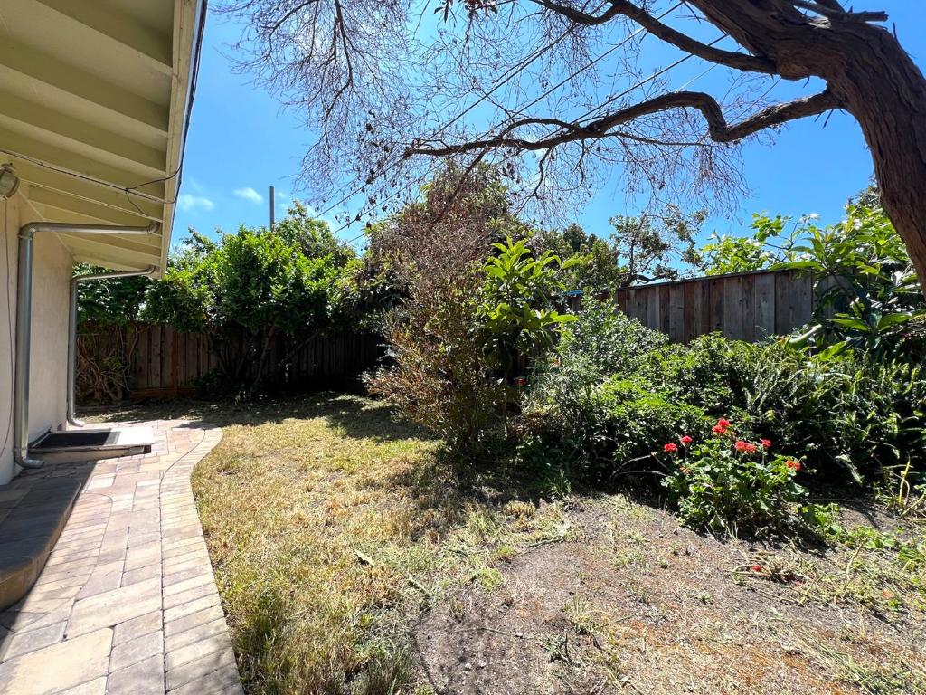 183 Thompson Square Property Photo 23