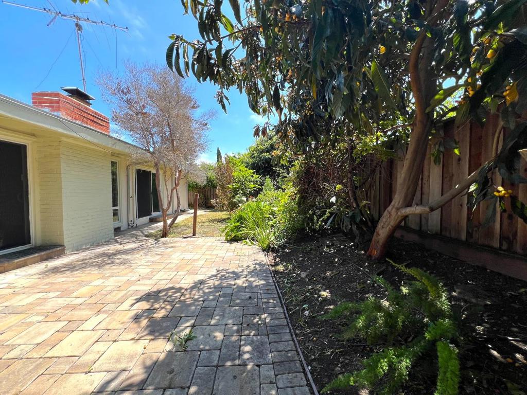 183 Thompson Square Property Photo 24