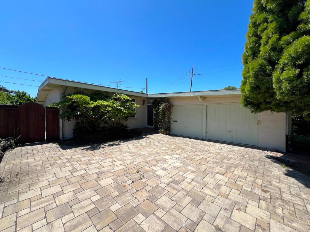 183 Thompson Square Property Photo 28