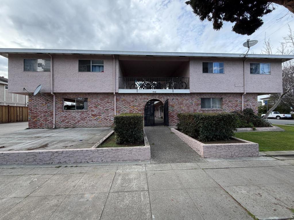 215 Charles Street Property Photo 6