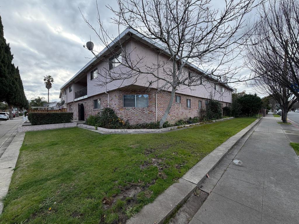 215 Charles Street Property Photo 7
