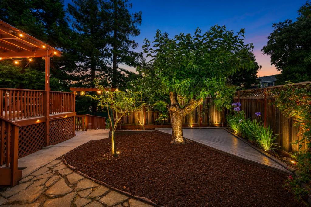 17529 Mayflower Drive Property Photo 3