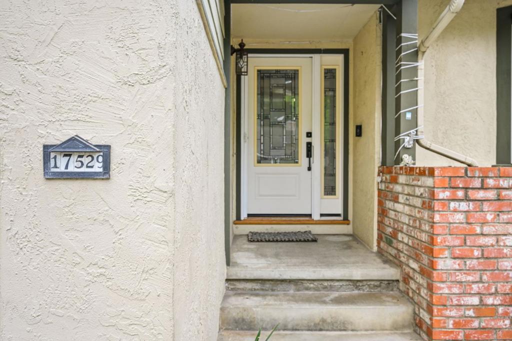 17529 Mayflower Drive Property Photo 6