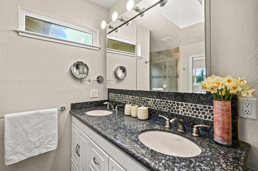17529 Mayflower Drive Property Photo 52