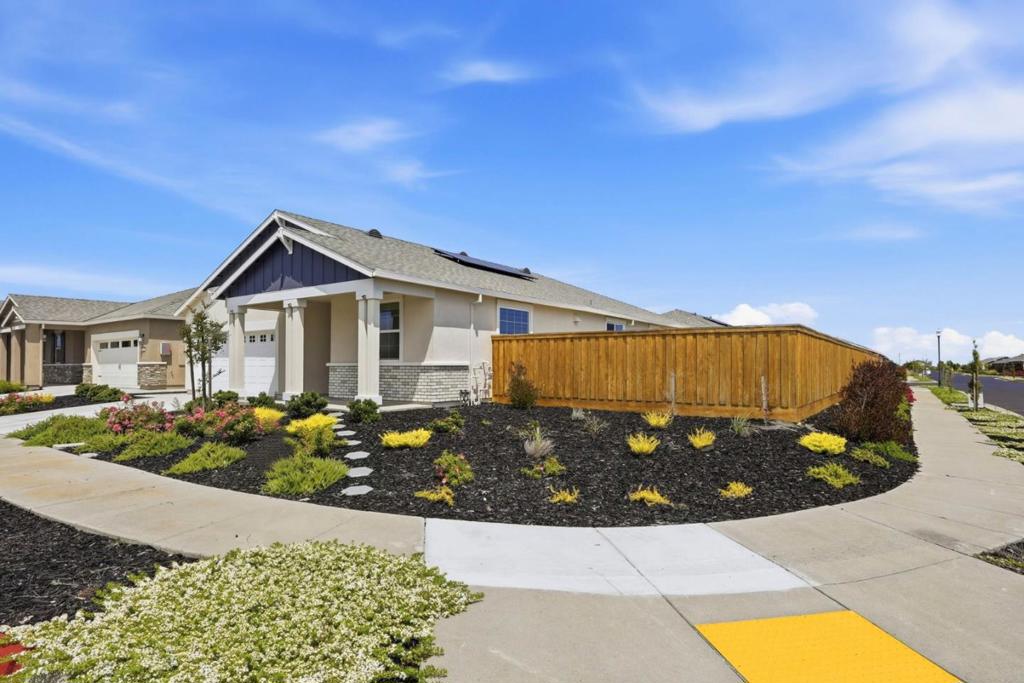 2210 Espana Lane Property Photo 3