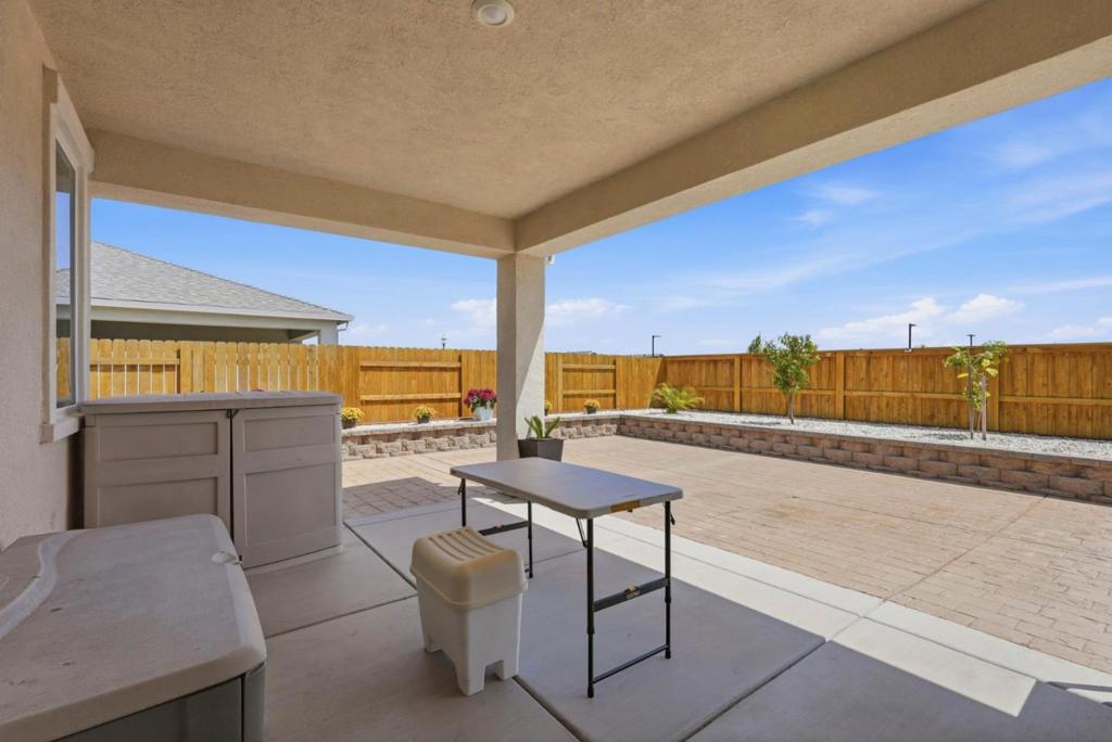 2210 Espana Lane Property Photo 24