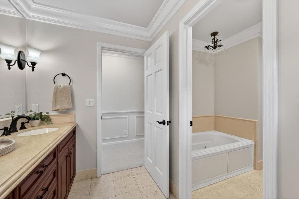 13958 Chester Avenue Property Photo 48