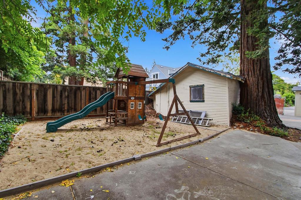 346 Waverly Street Property Photo 17