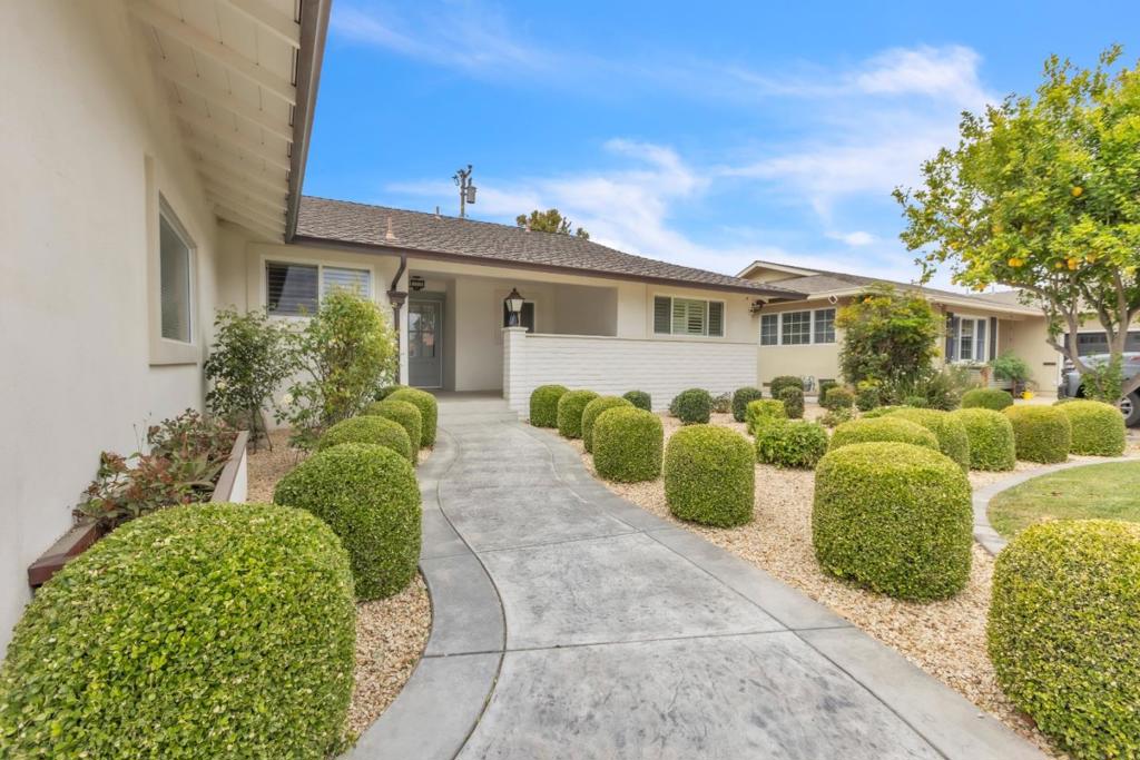 1268 La Mirada Drive Property Photo 3