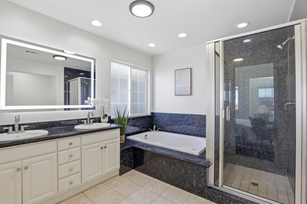 2390 Rainbow Court Property Photo 21