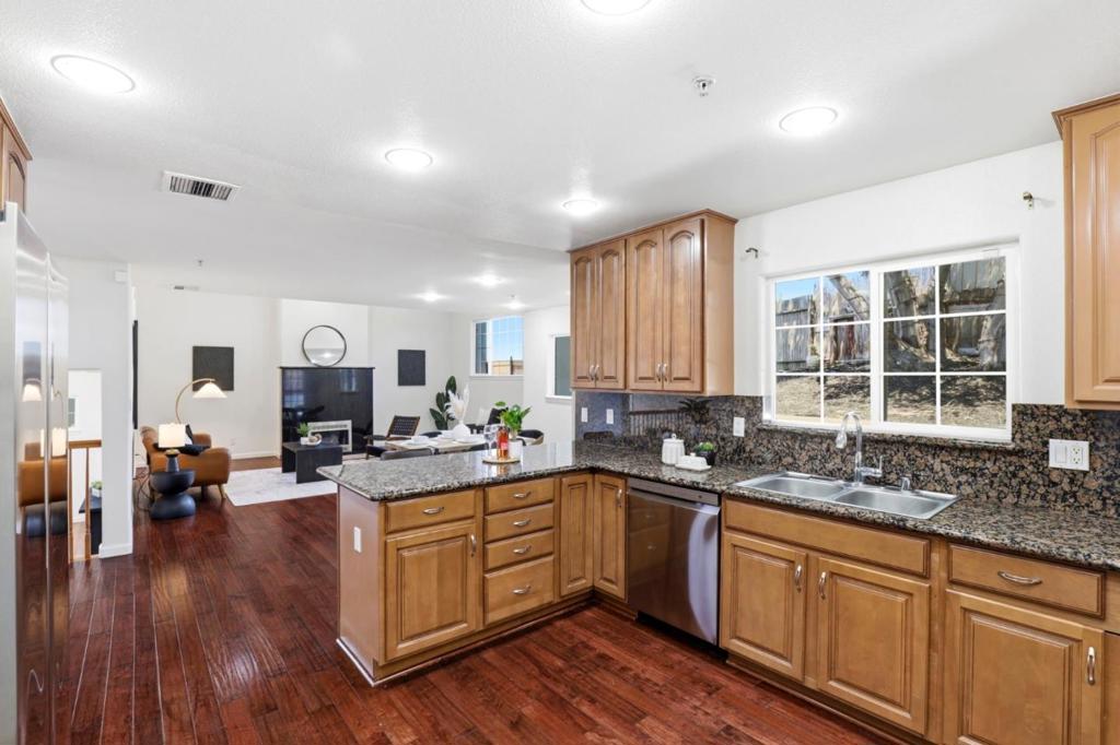 2390 Rainbow Court Property Photo 23