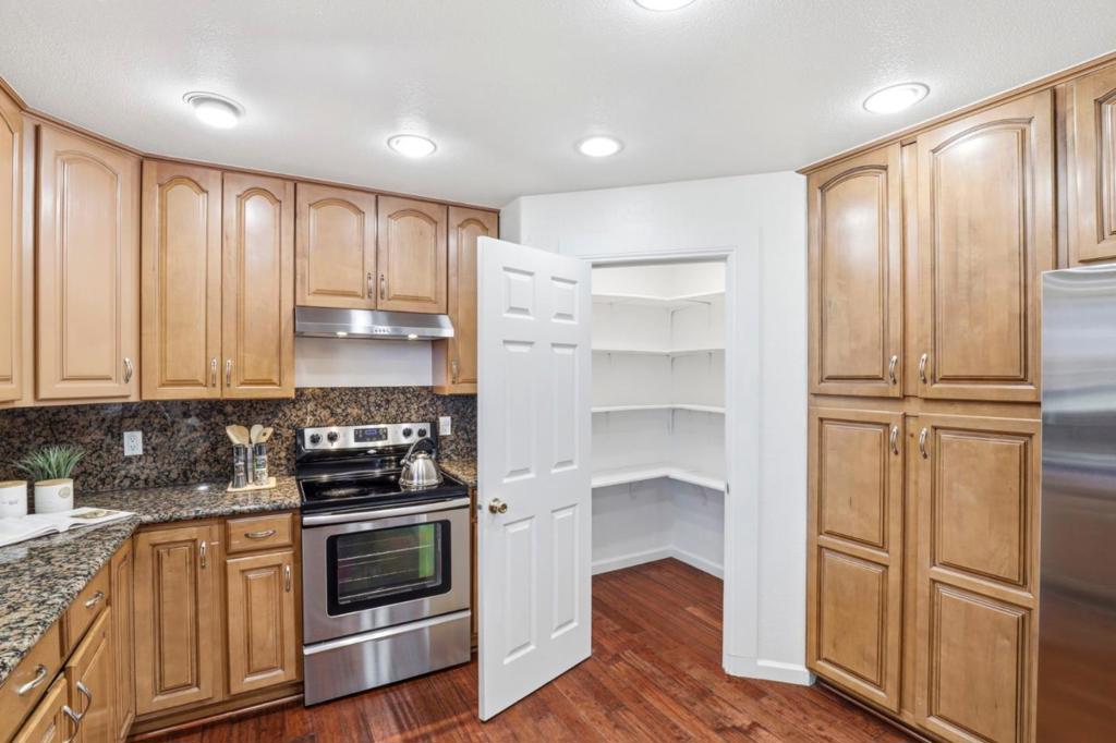 2390 Rainbow Court Property Photo 25