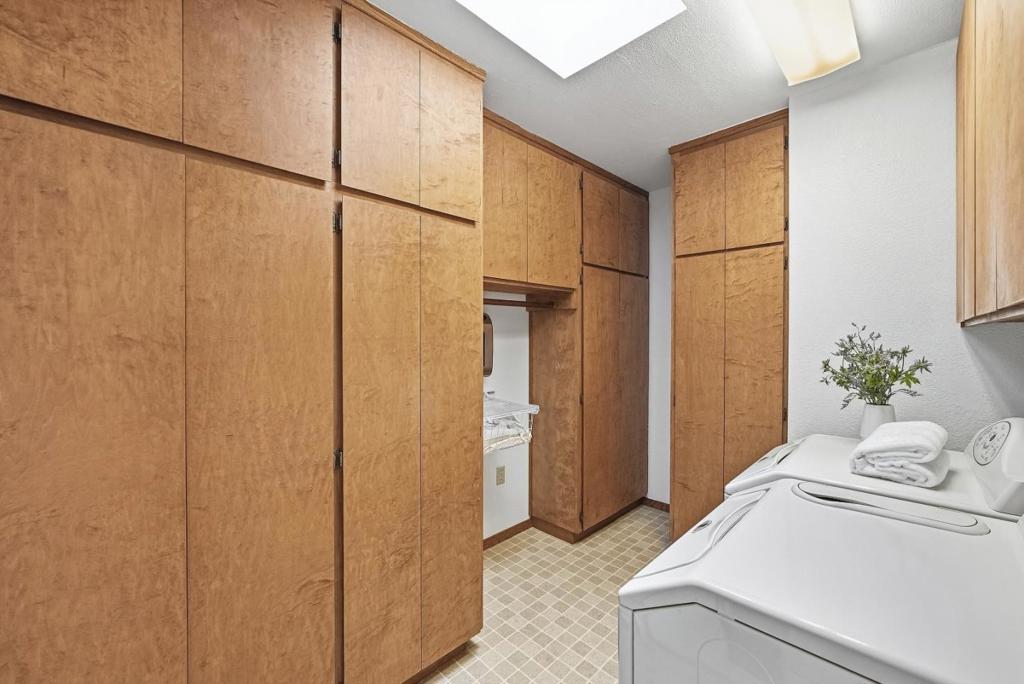 330 Hillview Drive Property Photo 29