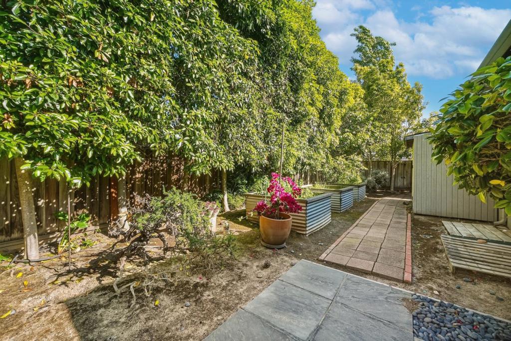 330 Hillview Drive Property Photo 36