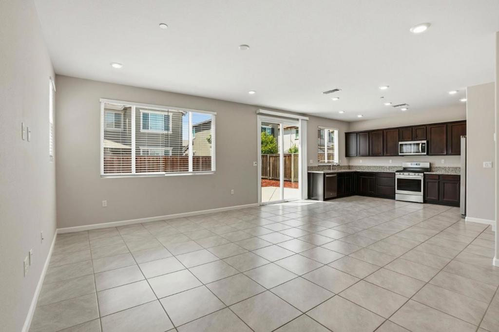 221 Caputo Circle Property Photo 6