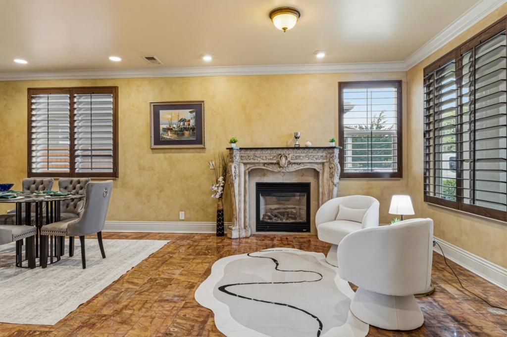 4760 Sea Crest Drive Property Photo 4