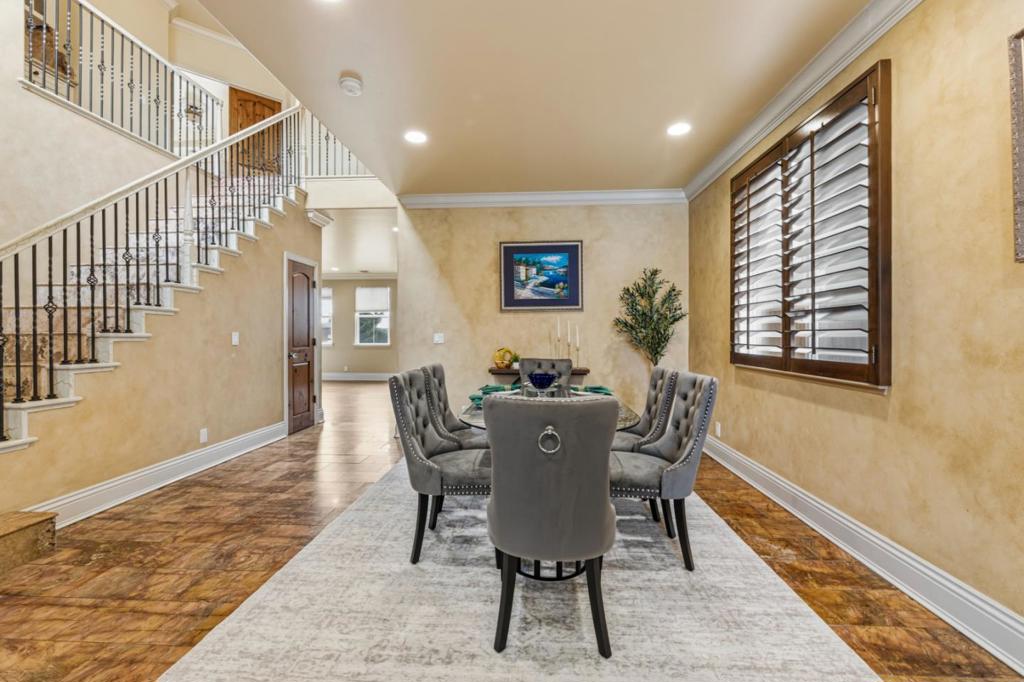 4760 Sea Crest Drive Property Photo 8