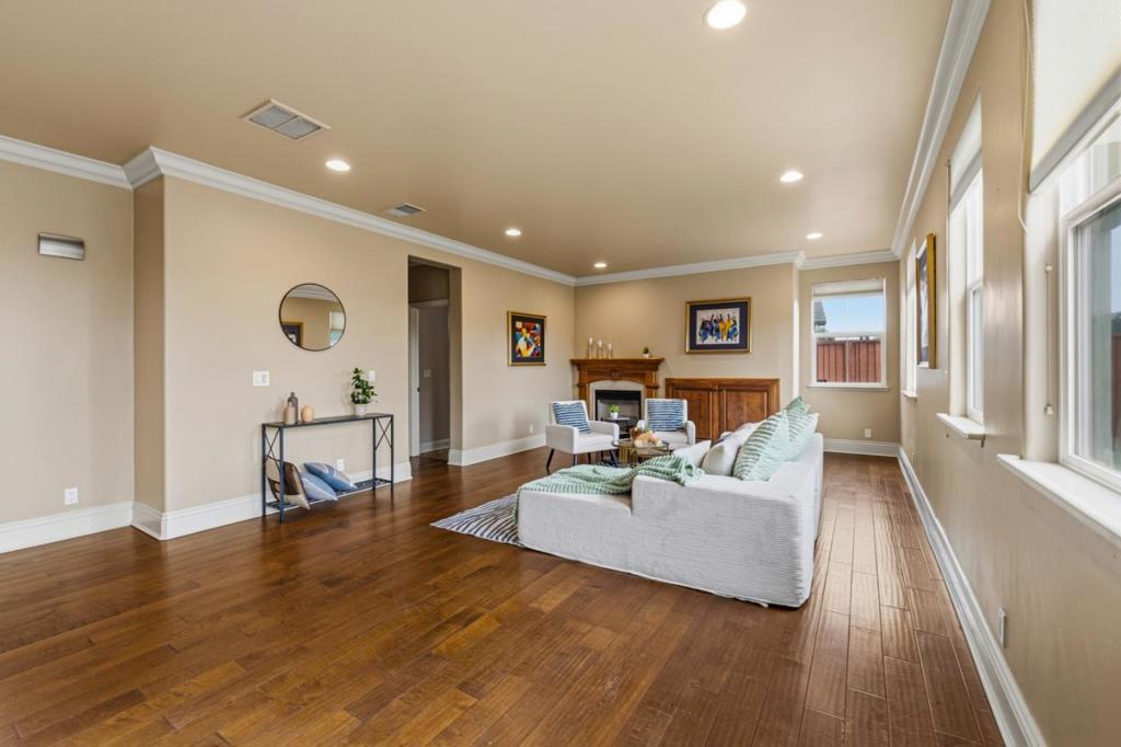 4760 Sea Crest Drive Property Photo 13