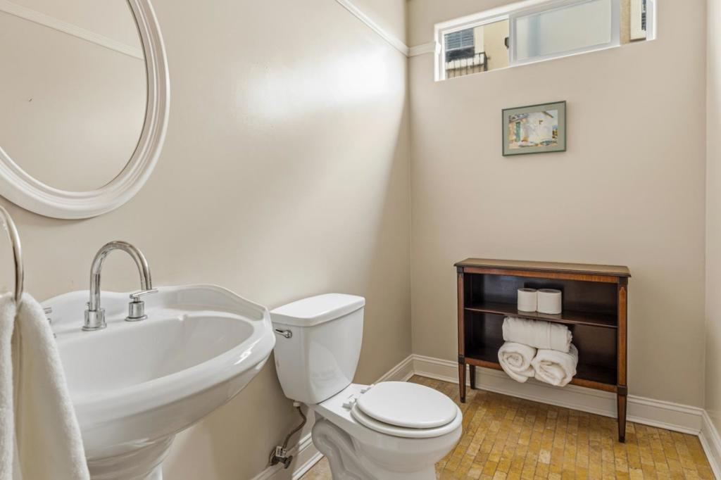 4760 Sea Crest Drive Property Photo 19