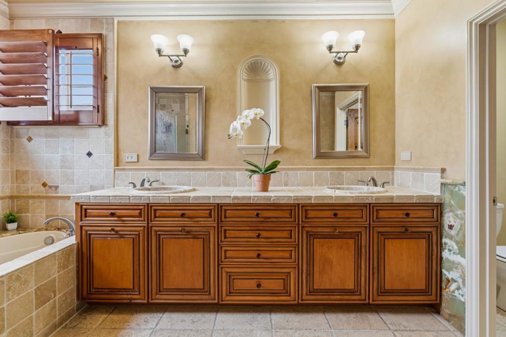 4760 Sea Crest Drive Property Photo 32