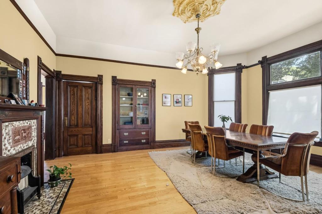 1837 Clinton Avenue Property Photo 3