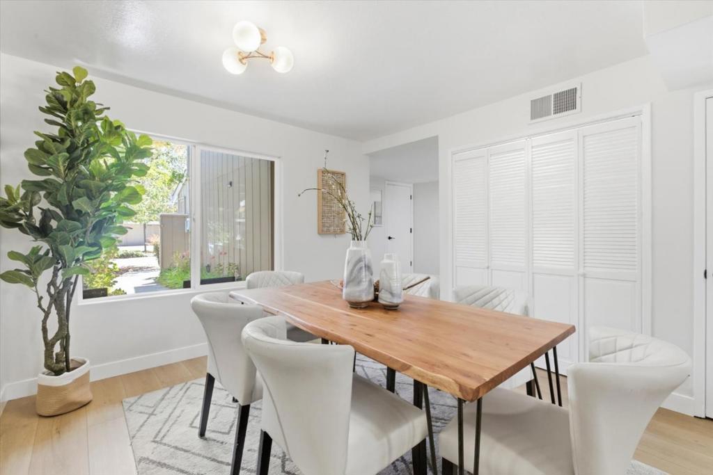 10157 Camberley Lane Property Photo 12