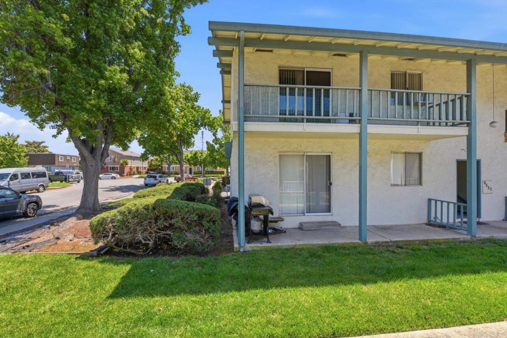 1745 Ross Circle