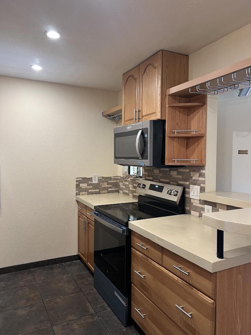 2308 Golden Oaks Lane Property Photo 10